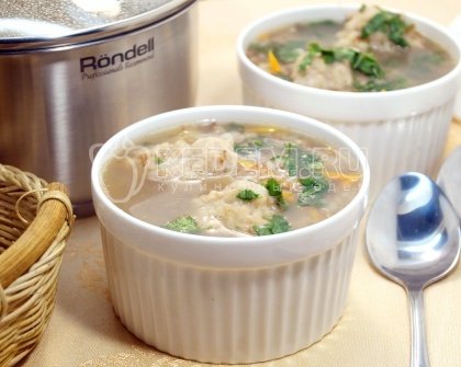 Гречневый суп с мясными клецками