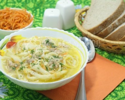 Суп куриный с лапшой