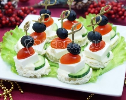 Канапе с сыром на шпажках