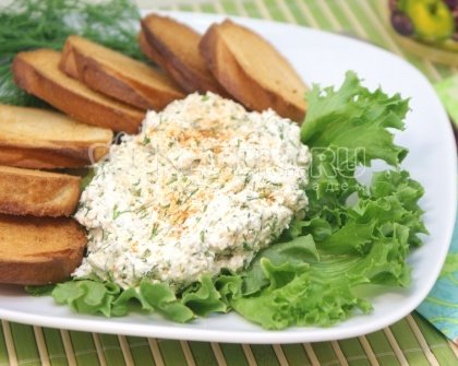 Закуска из сыра фета с гренками
