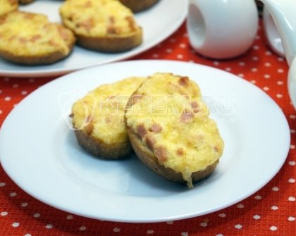 Горячие бутерброды с колбасой и сыром