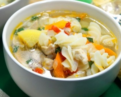 Суп с овощами, макаронами и куриным филе