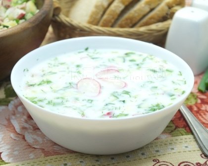 Окрошка на кефире с колбасой