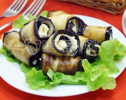 Рулетики из баклажанов с сыром и чесноком