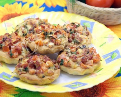 Закусочные корзинки с салатом